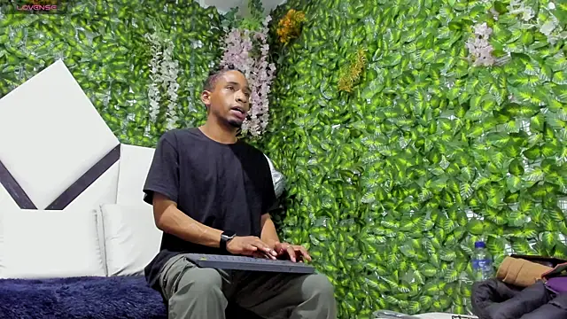 REDBRYAN EBANO online show from October 2025 07:54:02 PM