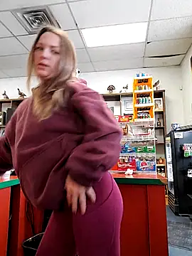 Snapshot of Cassaroll333 chatting on December 2025 04:34:02 PM Cassaroll333 online show from December 2025 04:34:02 PM