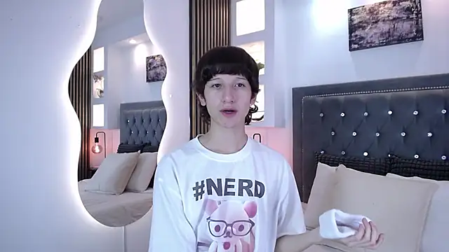 Emo Boy  online show from March 2026 08:15:02 PM