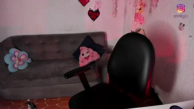 Emilycollei online show from April 2026 05:49:01 AM