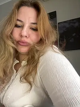 Snapshot of Passion-Blondy chatting on June 2026 09:52:01 AM Passion-Blondy online show from June 2026 09:52:01 AM