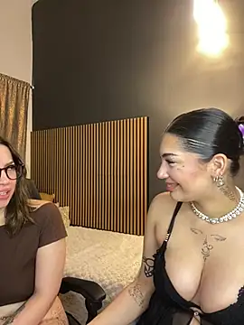 LoraShines online show from July 2026 01:26:01 PM