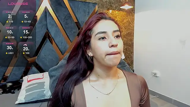 Vittoria Conti  online show from April 2026 05:17:01 PM