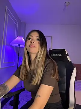 HoneyMollyX online show from April 2026 01:08:02 PM