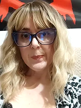 Amelialove42 online show from April 2026 05:43:02 PM