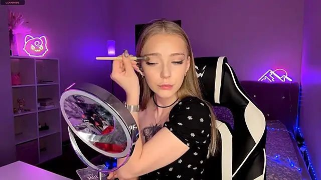 EvaPeace online show from March 2026 12:30:02 PM