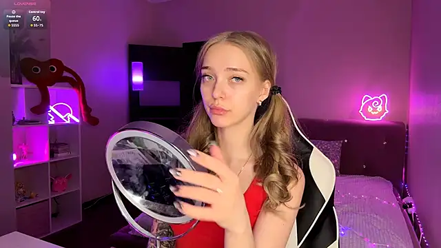 EvaPeace online show from March 2026 01:38:01 PM