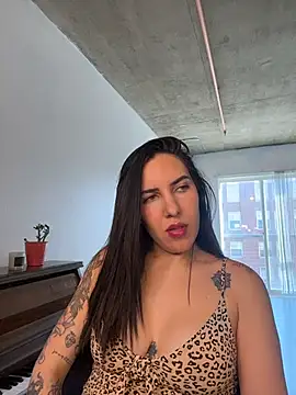 Lolathebaddie online show from March 2026 05:16:02 PM