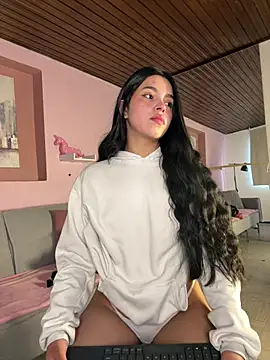 Snapshot of LunaMoore_Pink chatting on July 2026 11:58:02 AM LunaMoore Pink online show from July 2026 11:58:02 AM