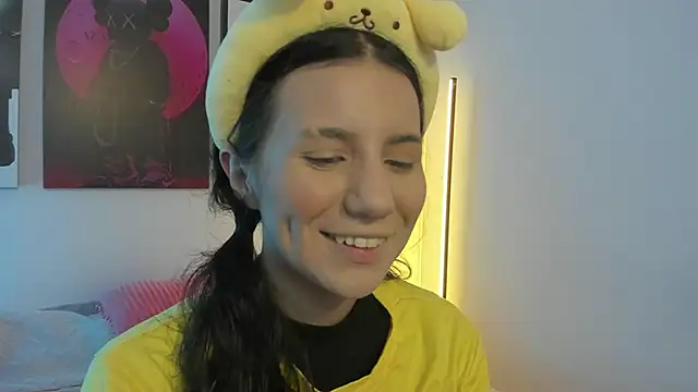 Snapshot of HollyPeach chatting on June 2026 07:41:01 PM HollyPeach online show from June 2026 07:41:01 PM