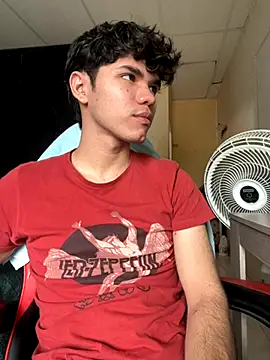 Snapshot of Im_Camii chatting on November 2025 05:24:02 PM Im Camii online show from November 2025 05:24:02 PM