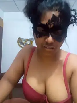 Expose Queen online show from April 2026 05:02:01 PM