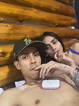 Snapshot of DerryAndIzzy chatting on January 2026 05:22:01 AM DerryAndIzzy online show from January 2026 05:22:01 AM