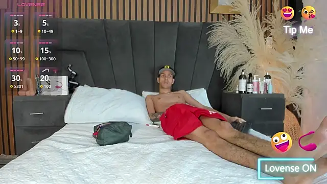 Snapshot of DerryAndIzzy chatting on January 2026 05:54:02 AM DerryAndIzzy online show from January 2026 05:54:02 AM