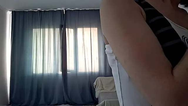 Lyndasilk online show from April 2026 12:17:02 PM