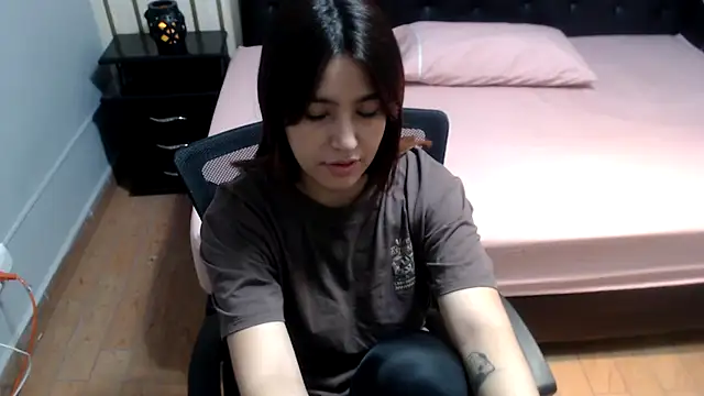 1evelinewood online show from March 2026 01:25:01 PM