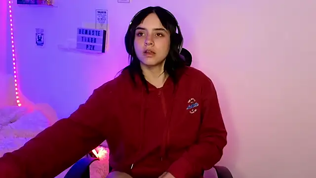 Emily Lindey online show from April 2026 06:14:01 AM