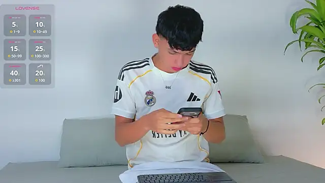 Axel Cody  online show from June 2026 01:13:01 PM