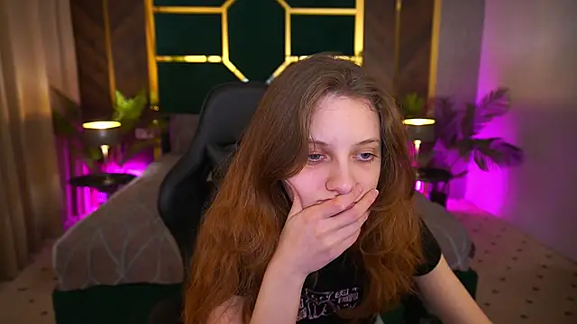 CuteeFoxy online show from March 2026 01:49:02 PM