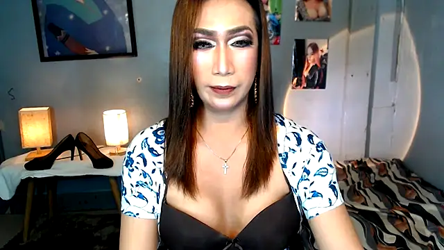 littleredbunny27 online show from March 2026 12:31:02 PM