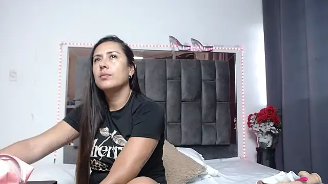 Salmma Milf online show from April 2026 11:37:01 AM