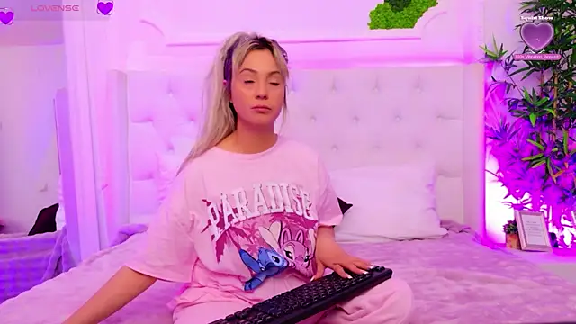 AriannaSins online show from April 2026 12:22:01 PM