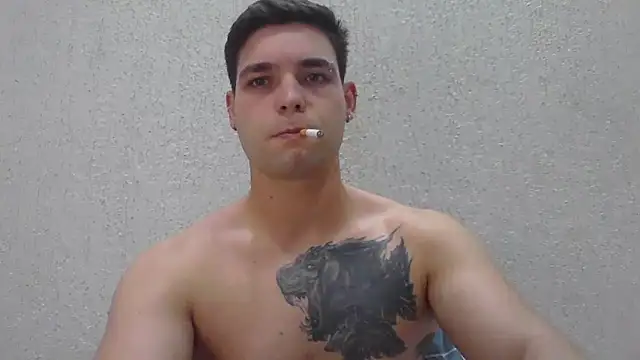 Snapshot of Zure-xxx chatting on May 2026 01:35:01 AM Zure-xxx online show from May 2026 01:35:01 AM
