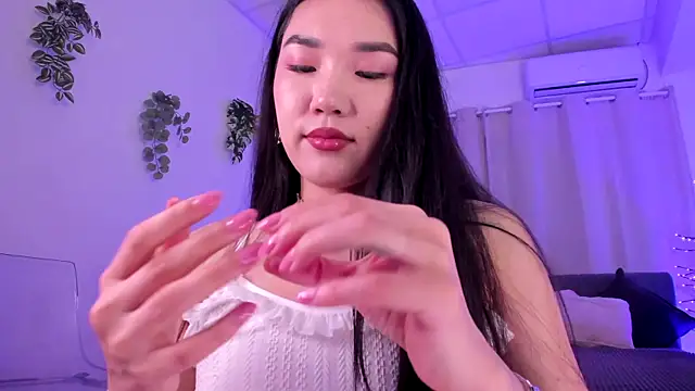 Snapshot of Divine_Madeleine chatting on June 2026 06:01:01 AM Divine Madeleine online show from June 2026 06:01:01 AM