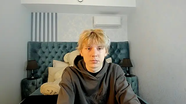 KevinMilky online show from October 2025 02:28:02 PM