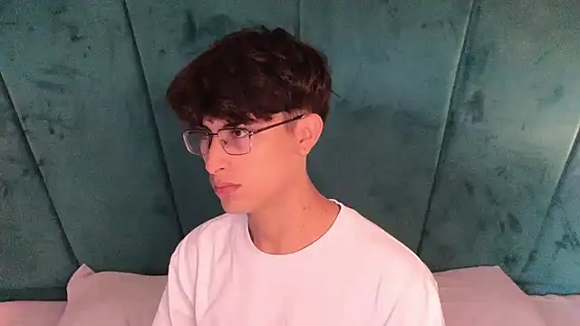 Aaron Eze online show from April 2026 01:23:01 PM