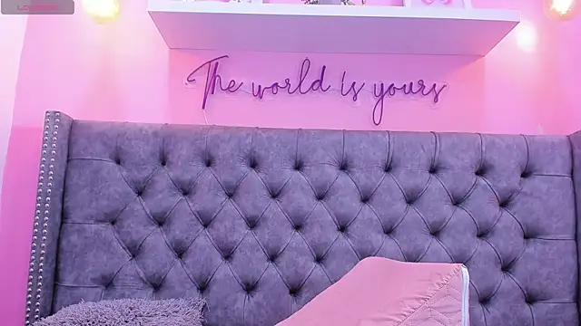 Sophiia 77 online show from April 2026 09:39:33 PM