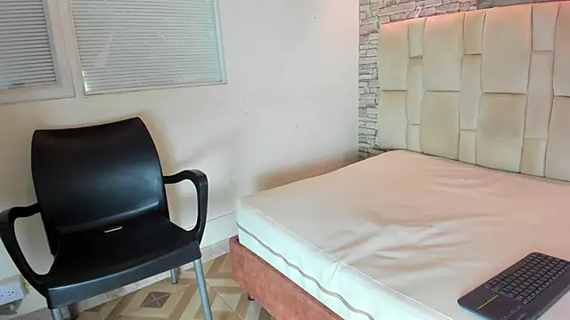 Owenn 17 online show from October 2025 03:51:02 AM