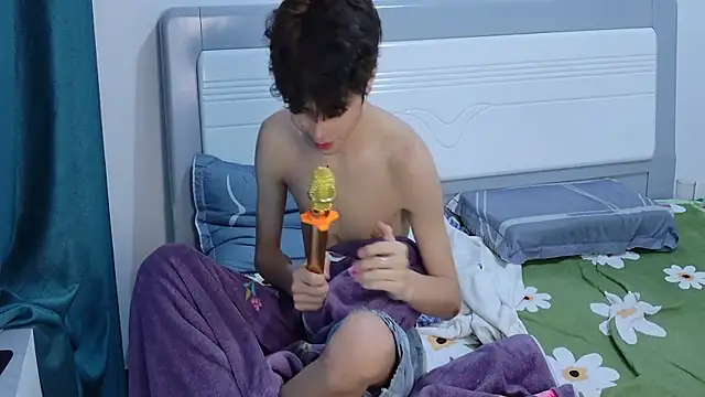 Snapshot of Stuffy-111 chatting on October 2025 01:19:01 AM Stuffy-111 online show from October 2025 01:19:01 AM