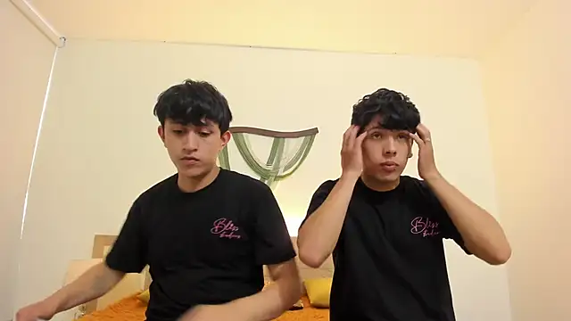 hoot booys  online show from April 2026 09:52:01 PM