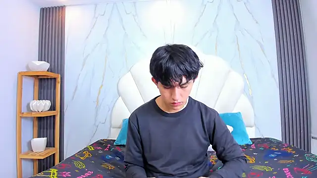 hoot booys  online show from April 2026 08:45:02 PM