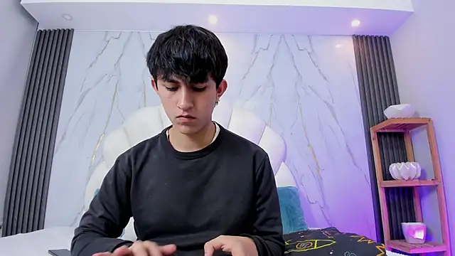 hoot booys  online show from April 2026 08:42:02 PM