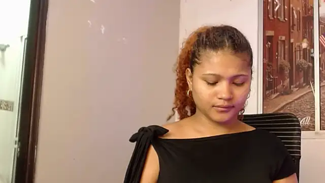 Snapshot of miel_alisha chatting on June 2026 12:00:02 PM miel alisha online show from June 2026 12:00:02 PM