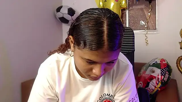 Snapshot of miel_alisha chatting on June 2026 12:20:01 PM miel alisha online show from June 2026 12:20:01 PM