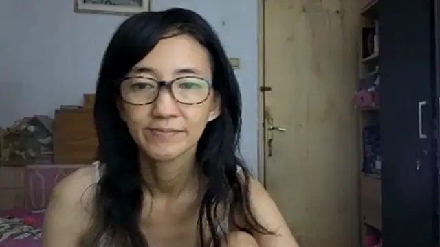 Snapshot of princessD077 chatting on June 2026 04:37:02 PM princessD077 online show from June 2026 04:37:02 PM