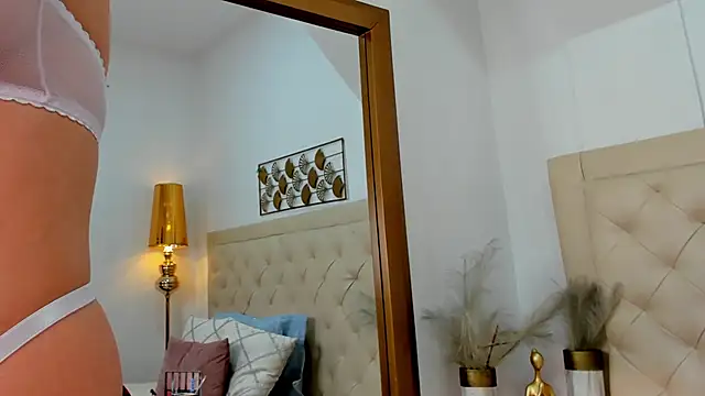 lucia lorenz online show from April 2026 11:26:01 AM