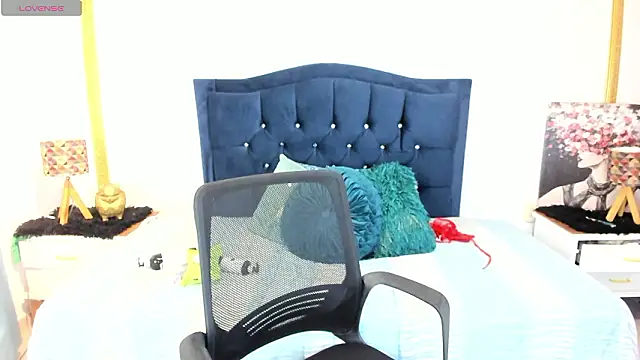 Inaya Khalifa online show from March 2026 01:43:02 AM