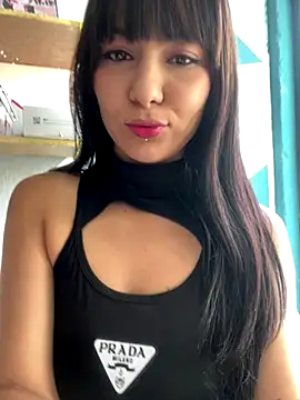 Hanna Plum online show from November 2025 05:11:01 PM