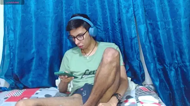 DavTwink3100 online show from April 2026 01:33:01 AM