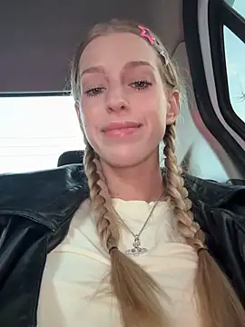 kira mia online show from March 2026 03:37:02 PM