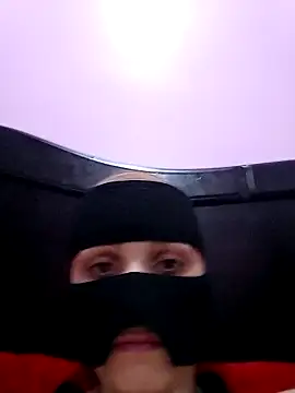 SandyAmr online show from November 2025 08:31:01 AM