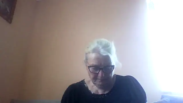 Snapshot of AmyLove353 chatting on June 2026 04:15:02 AM AmyLove353 online show from June 2026 04:15:02 AM