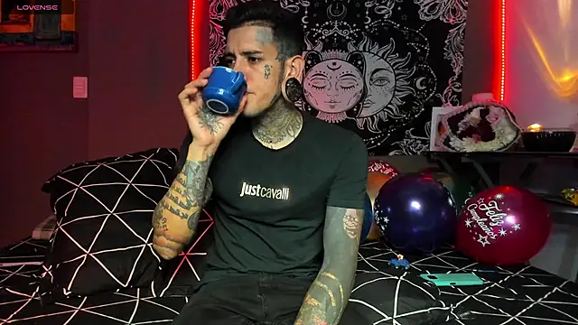 cleoo jhonny online show from April 2026 03:18:01 AM