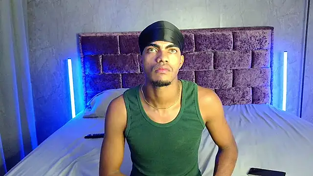 richardd2212 online show from June 2026 03:30:02 AM