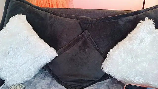 mia roux1 online show from March 2026 07:19:02 PM