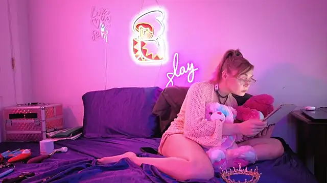 daddysprincess731 online show from April 2026 03:11:02 AM